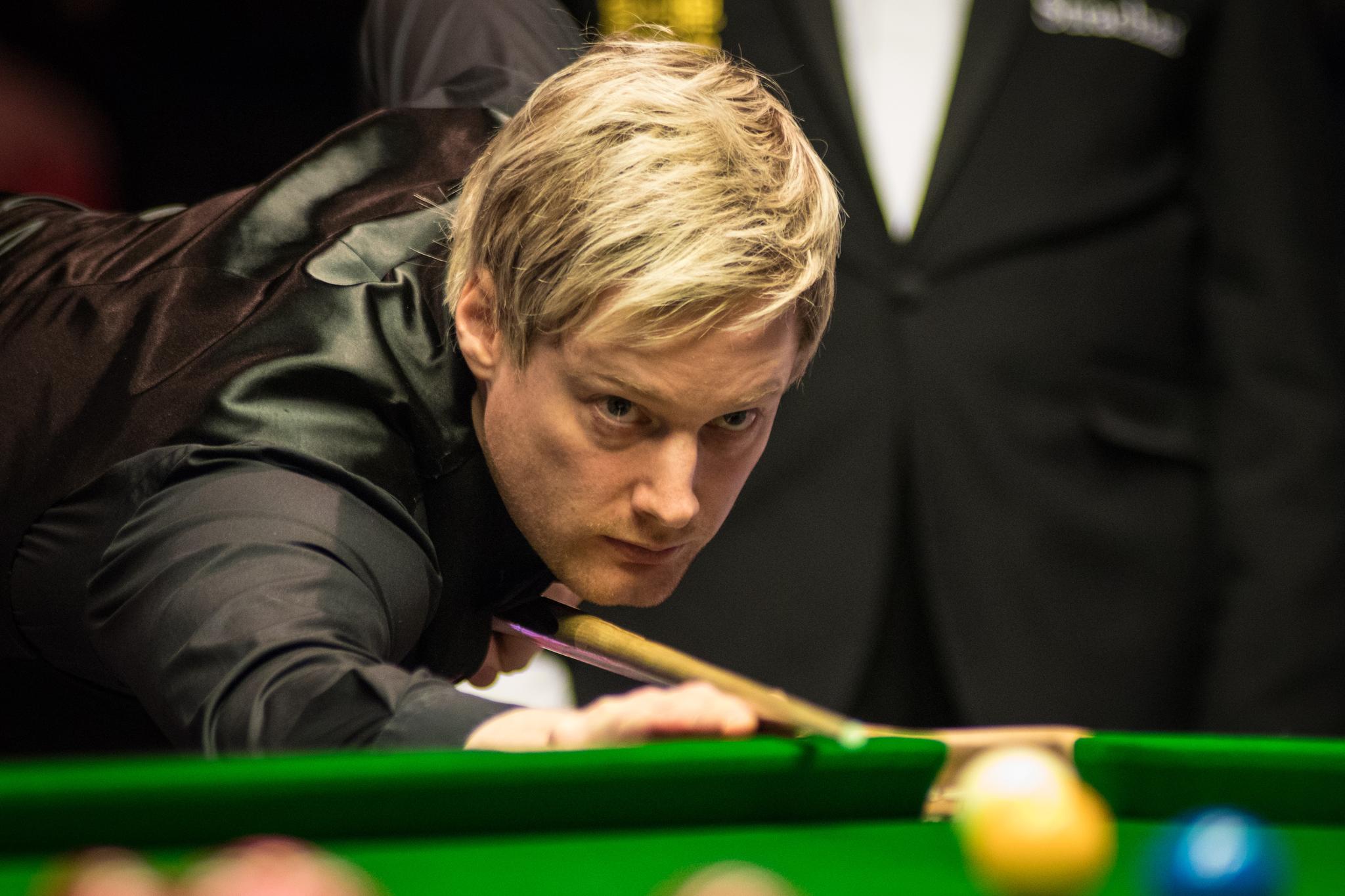 台上的巨大 台上的巨大