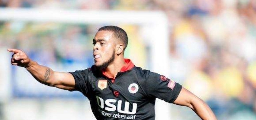 在中游的球 在中游的球