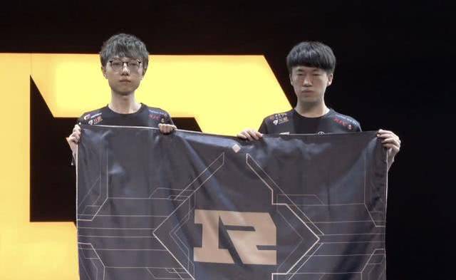 而东道主青 而东道主青