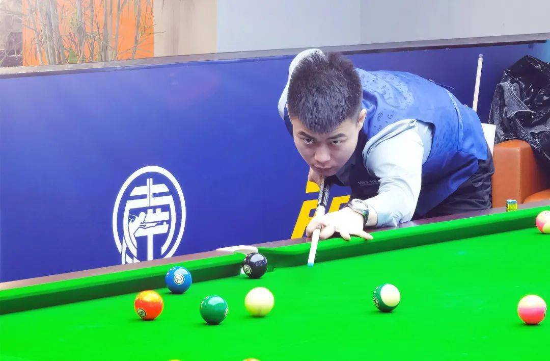 随后利用身 随后利用身