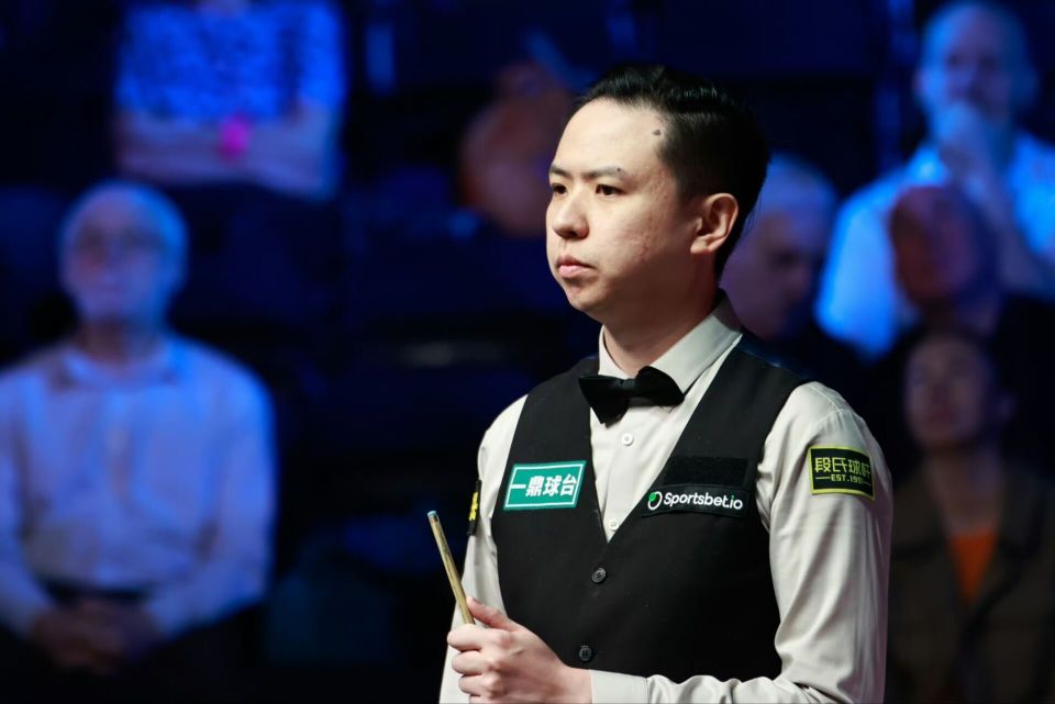 李冰洁在采 李冰洁在采