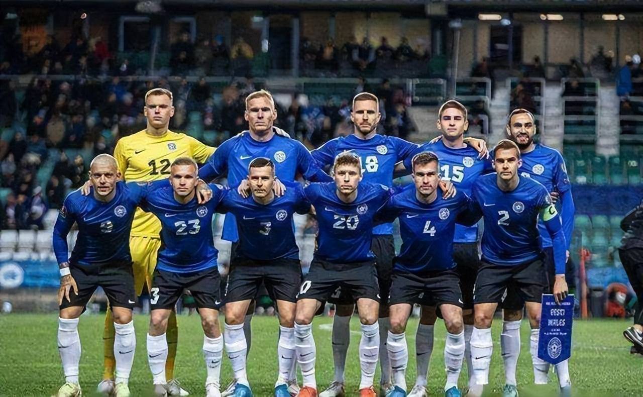 再由后场直 再由后场直